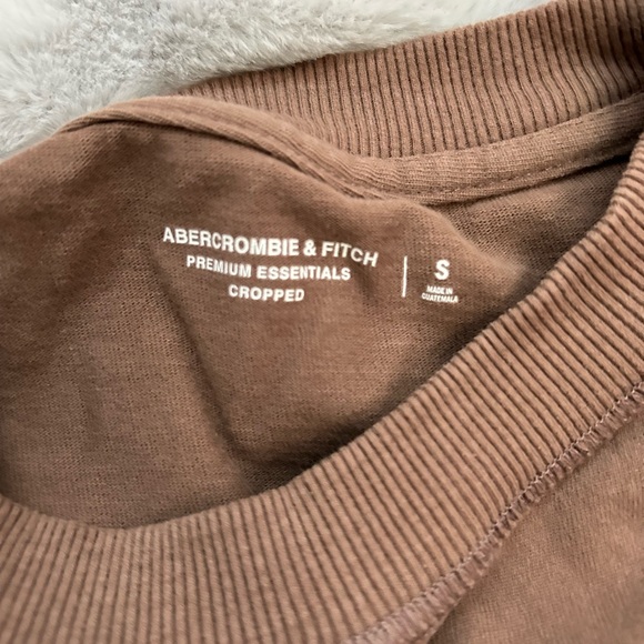 NWOT Abercrombie Tee - Picture 3 of 3
